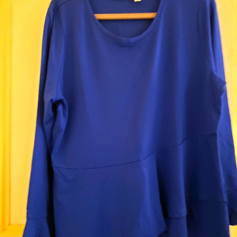 WOMEN'S TOP